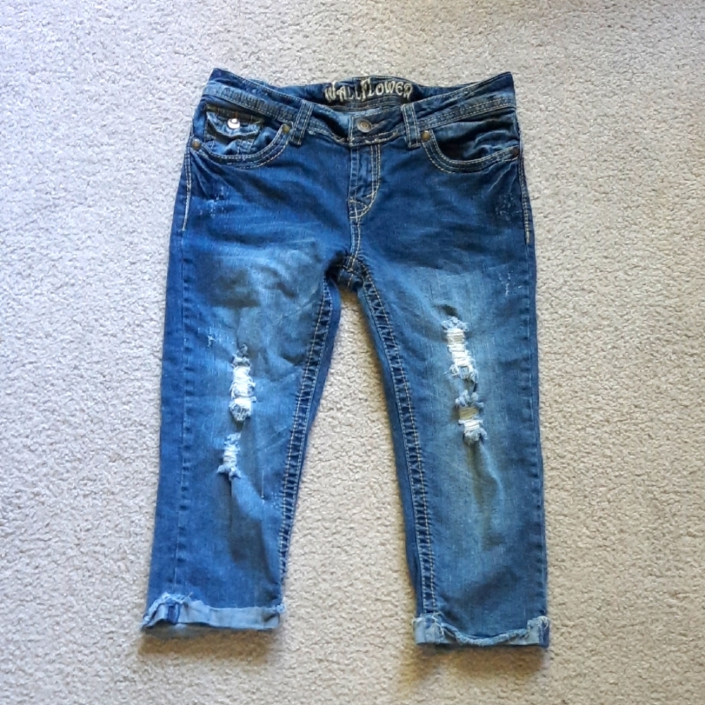Size 7 Wallflower Blue Ankle Cropped Jeans Distressed